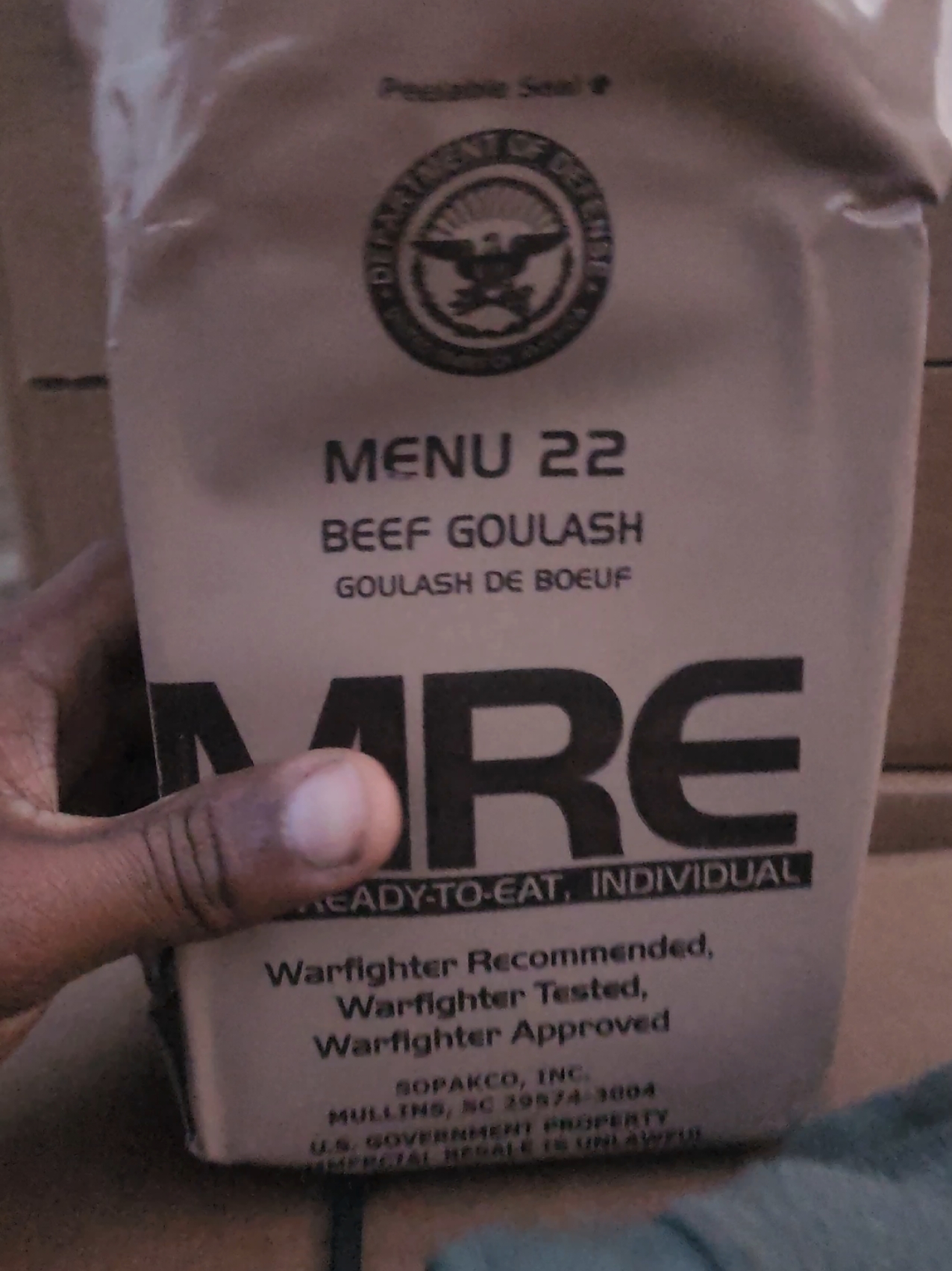 Abriendo MRE comida militar para ver que es lo que traerá 👀🫣😋🤣 #comidamilitar #mre #miltok #miltokcommunity  #miltoklatino #miltoks #claritopinales #ejercito  #usarmywtfmoments #militarylife #militar 