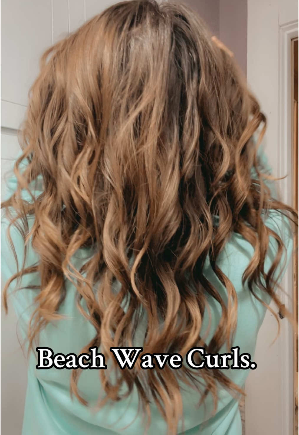 such pretty curls. the more i use it, the more i love it. #hair #hairtok #haircare #beachwaver #beachwavercurls #christmas #creatorsearchinsights #mom #creator #curls 