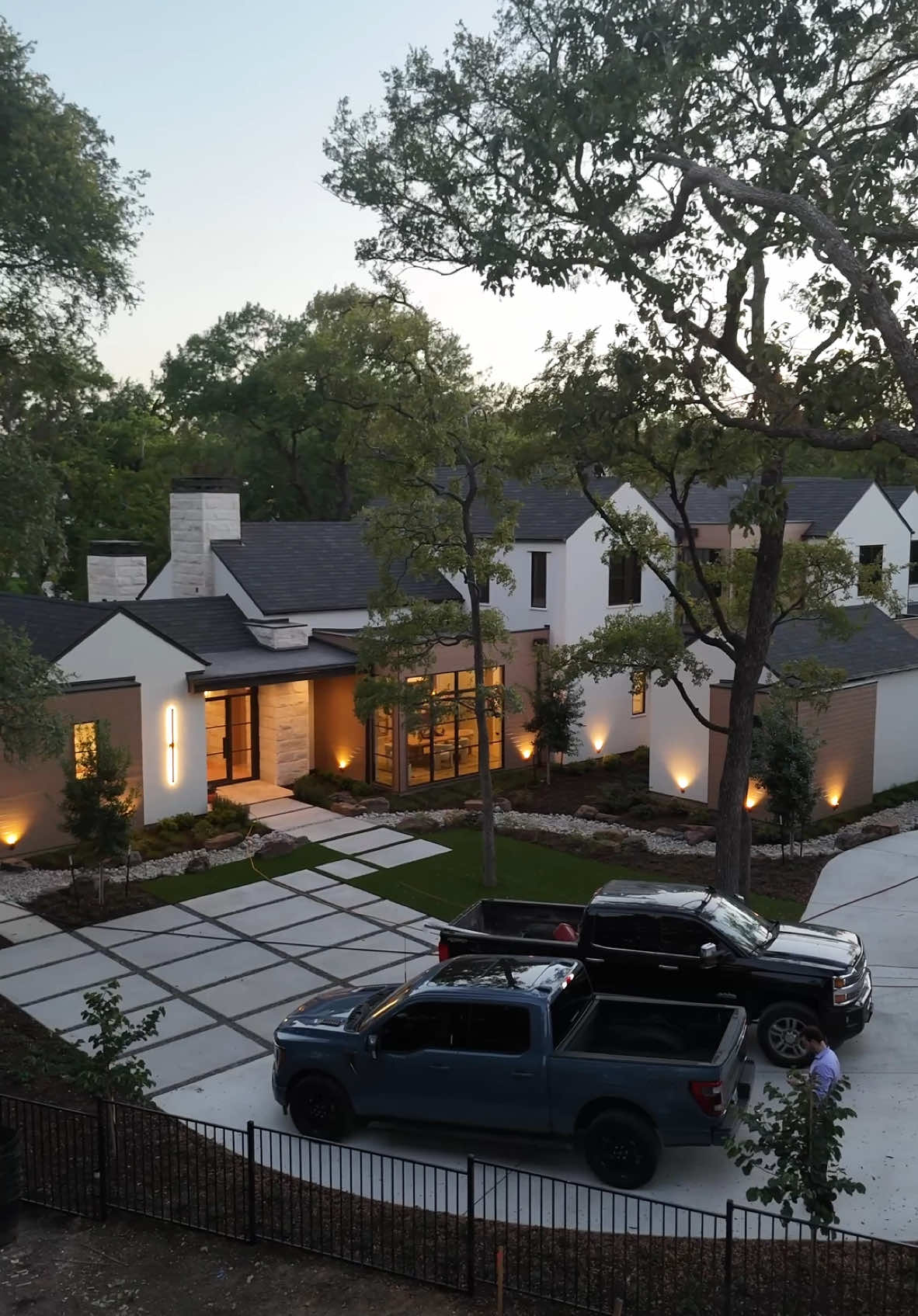 Let’s Take A Tour into this STUNNING luxury home surrounded by lush, mature trees and a creek with New Leaf Custom Homes in Dallas, Texas! 😮‍💨