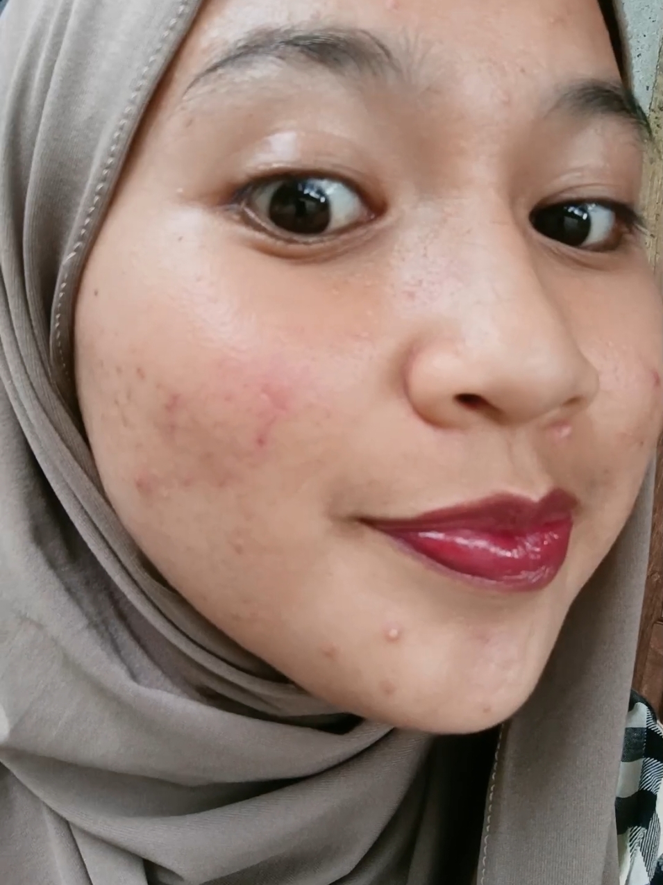 emang kamu nggak niatan pergi dari hidup ku gitu?.....  huwaaaaa