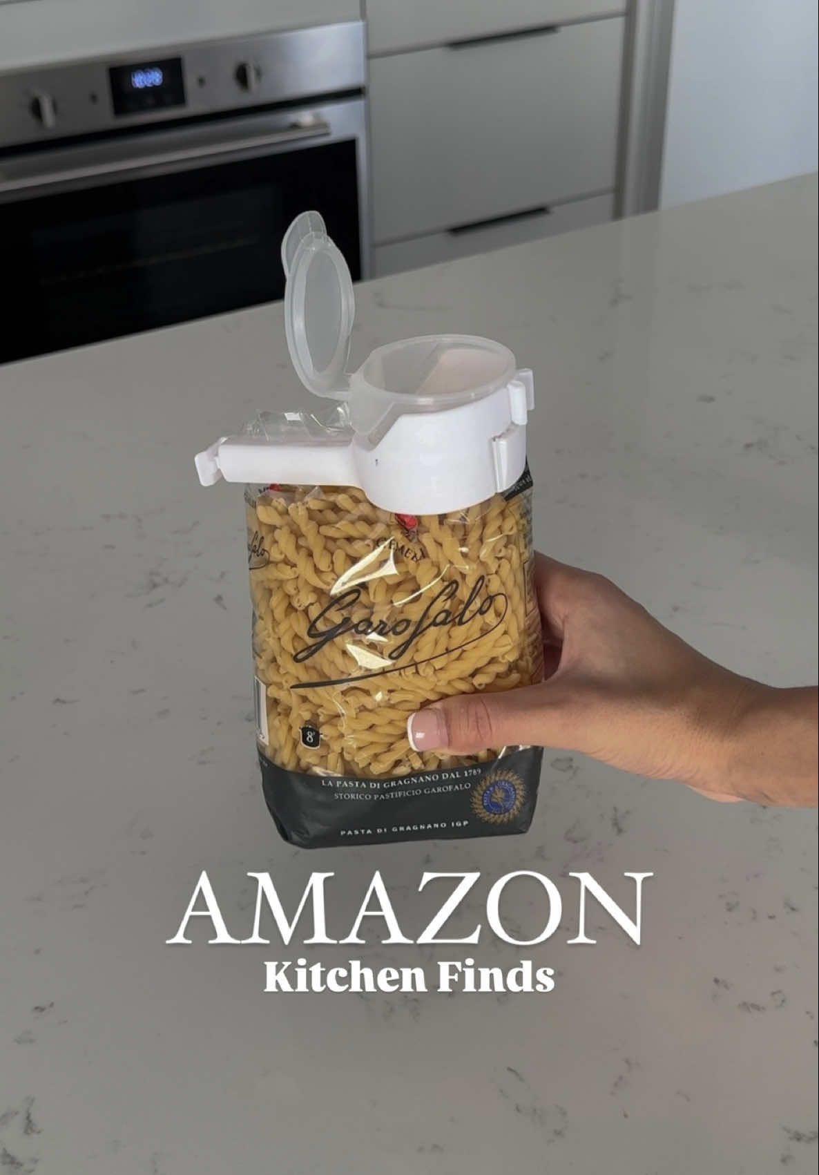 Link in bio 🔗Keep your snacks fresh, pour with ease, and say goodbye to messy spills with these genius food storage clips! 🙌 Perfect for plastic and paper bags, they’re a pantry must-have and come in a handy pack of 4. 🤩 #amazonfinds #KitchenHacks #kitchenmusthave #amazonfavorites #organizationgoals #amazonhome #kitchenorganization #creatorsearchinsights 