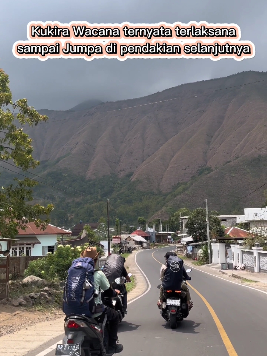 Menuju bukit Favoritnya anak muda #mount #anakdara  #fyp #sembalun #sembalunlombok 