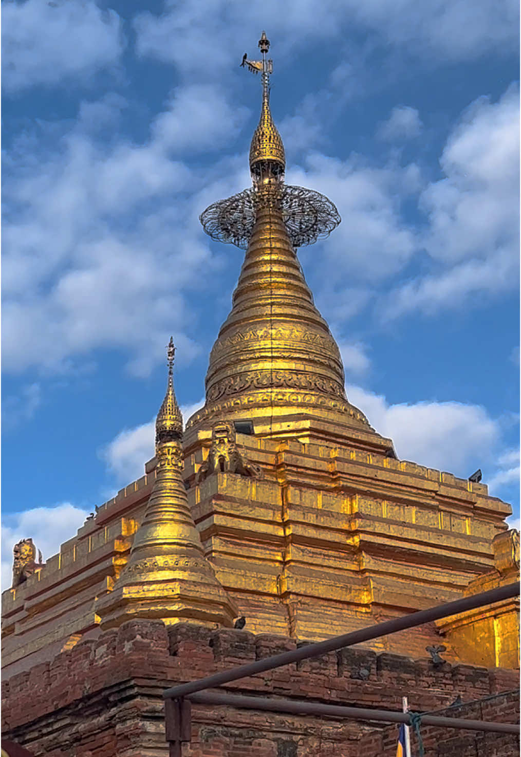 အလိုတော်ပြည့်ဘုရား ဖူးမျှော် ကြည်ညိုနိုင်ကြပါစေ… #ပုဂံအမှတ်တရ #ပုဂံ #tuktuk #photography #fypシ #foryou #bikegyi #bikegyinyu 