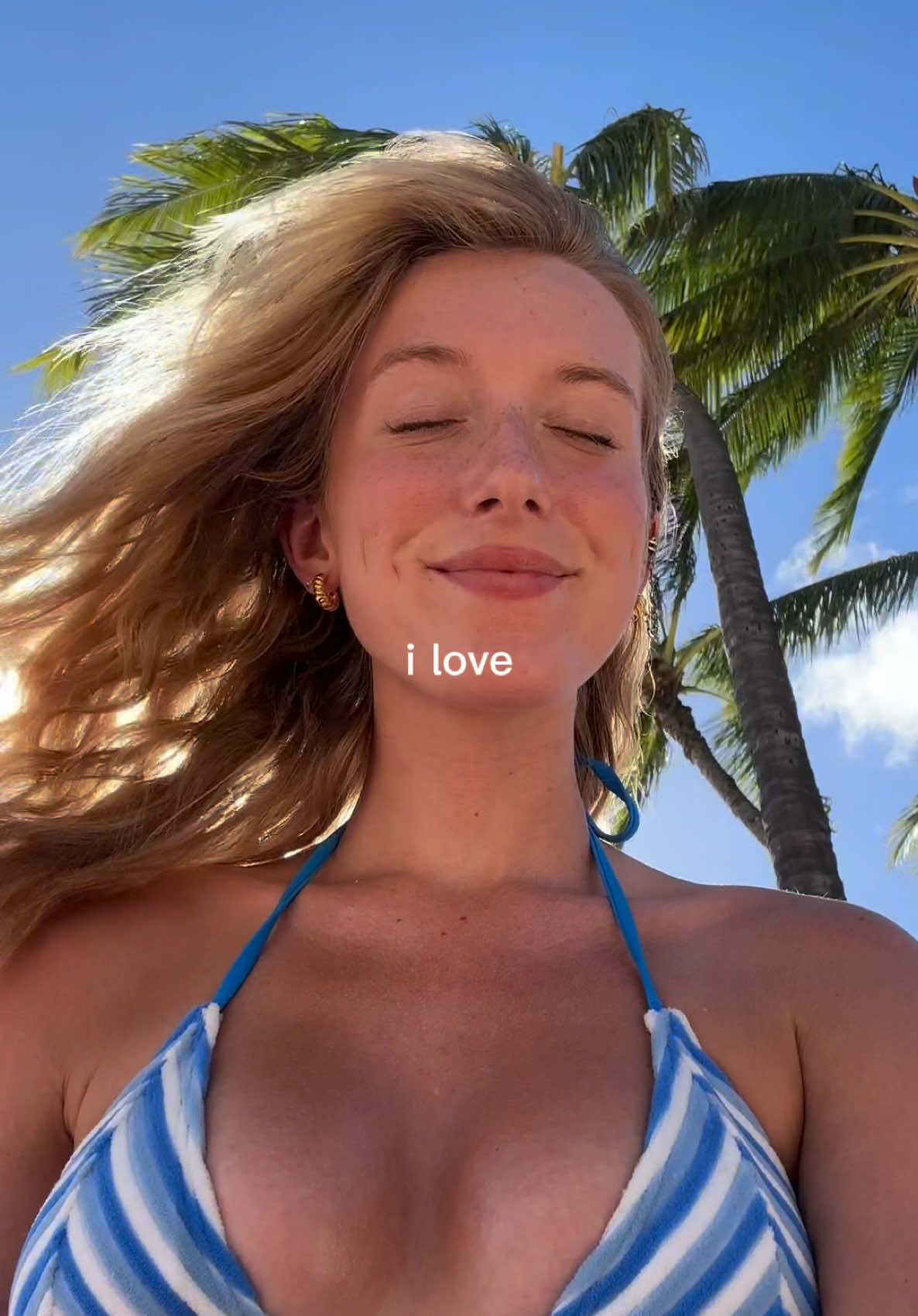 Can you guess what I love lol 🏝️ #beachvibe #microinfluencer #beachlife #ilovetrend 