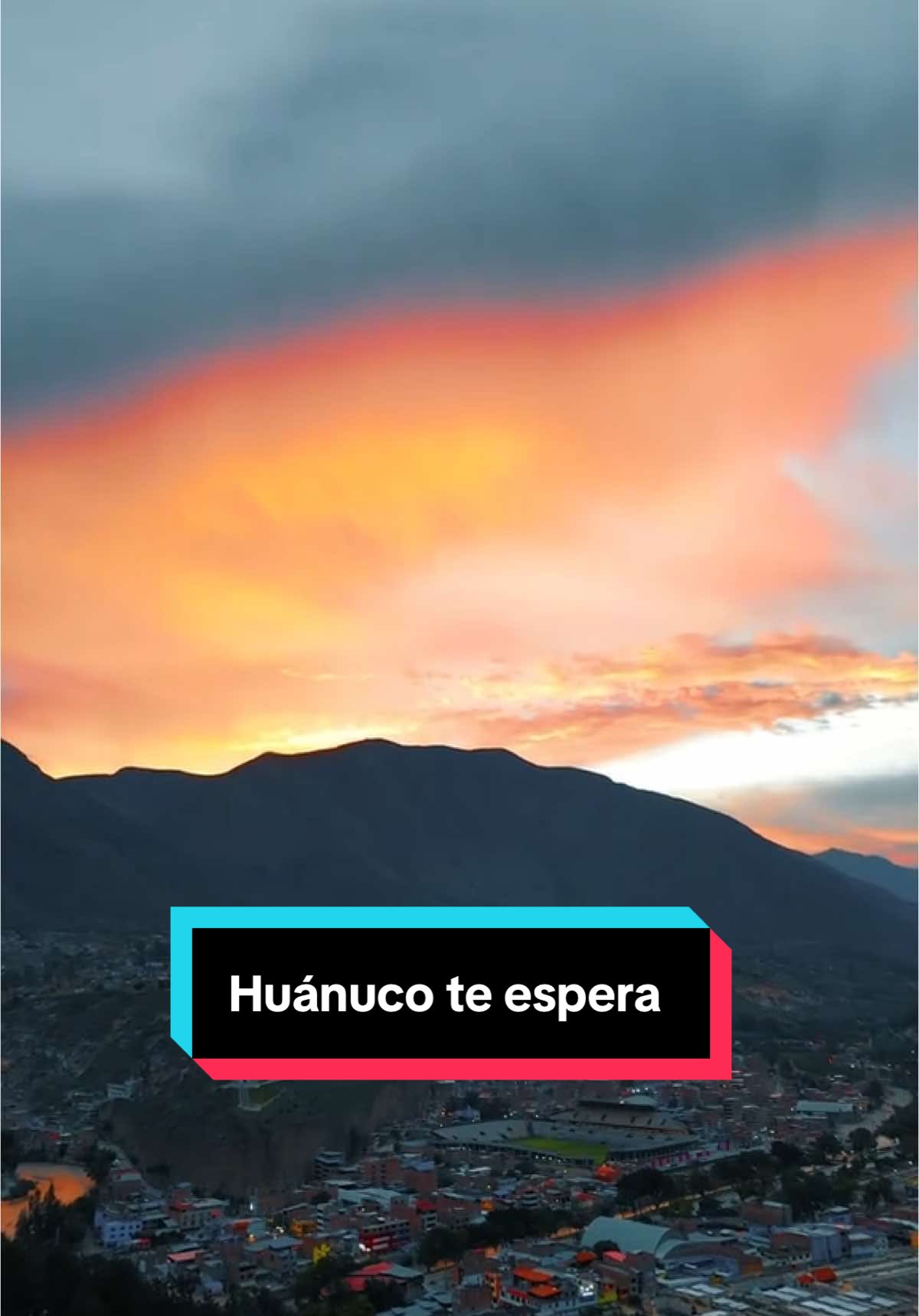 Huánuco atardecer #huanuco_perú❤️ #viral_video #hunuco_perú🇵🇪 #plazadearmashuanuco 