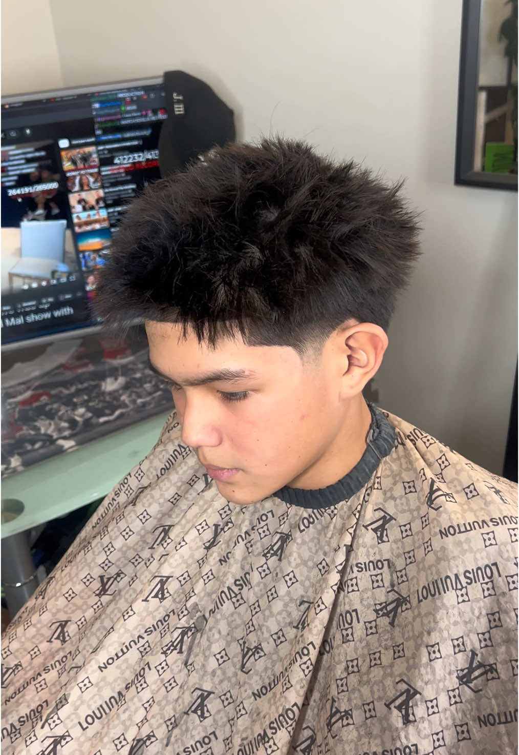 16 guard after 16 guard #barber #barbertiktok #midtaper #taperfade #blowout #blowouttaper #midblowouttaper #haircut #hairstyle #taper #vancouver #16guard #16guard #texture  