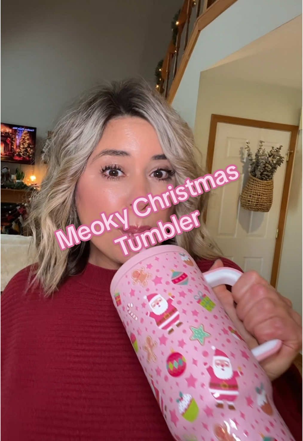 These Meoky Christmas tummblers are so festive! #meoky #40oztumbler #tumblersoftiktok #tiktokshopcybermonday #tiktokshopblackfriday 