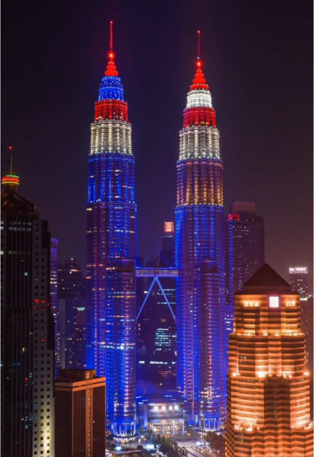 #StudyinMalaysia 🇲🇾 🌟✨ THIS IS KUALA LUMPUR – A City of Iconic and Majestic Skyscrapers! Welcome to Malaysia's capital, where the PETRONAS Twin Towers and a breathtaking skyline define modern elegance. 🏙️ 🌏 Kuala Lumpur isn’t just a city; it’s a global hub where innovation meets rich cultural heritage, offering international students a vibrant and inspiring environment. Ready to elevate your study abroad experience? Discover why students from around the globe call Malaysia their second home. 🌟✈️ Visit to read more articles on Study in Malaysia at www.educationmalaysia.gov.my  Thank you @reezomyza@Reez for sharing such a majestic aerial shot 🎥📸 #EMGS #KualaLumpur #InternationalStudents #StudyAbroad #Modern