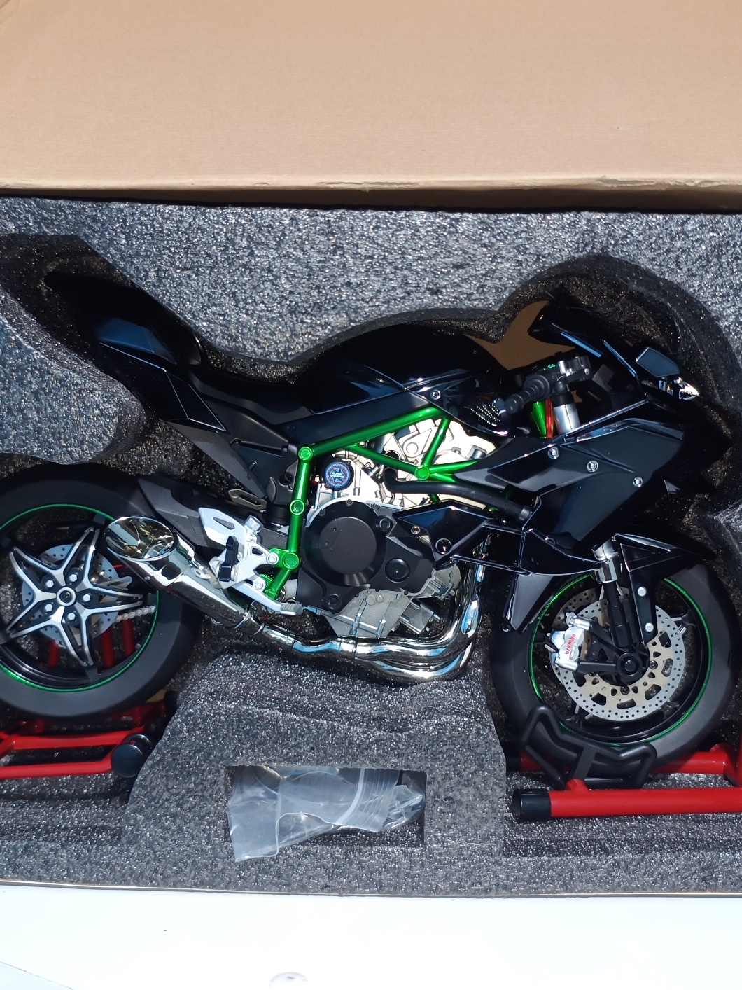 Arequipa - Perú Kawasaki Ninja H2R escala 1/6 600 soles #perú #arequipa #kawasakih2r 