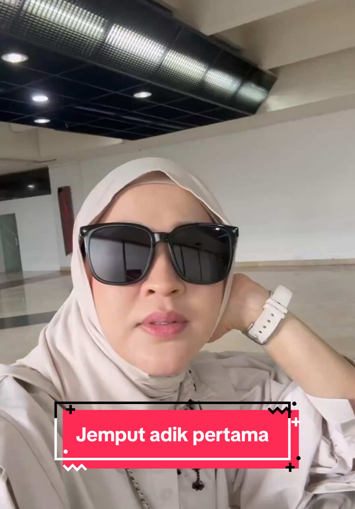 Jemput adik pertama, setelah 2 minggu syuting di BauBau Sulawesi @Kiesha Alvaro