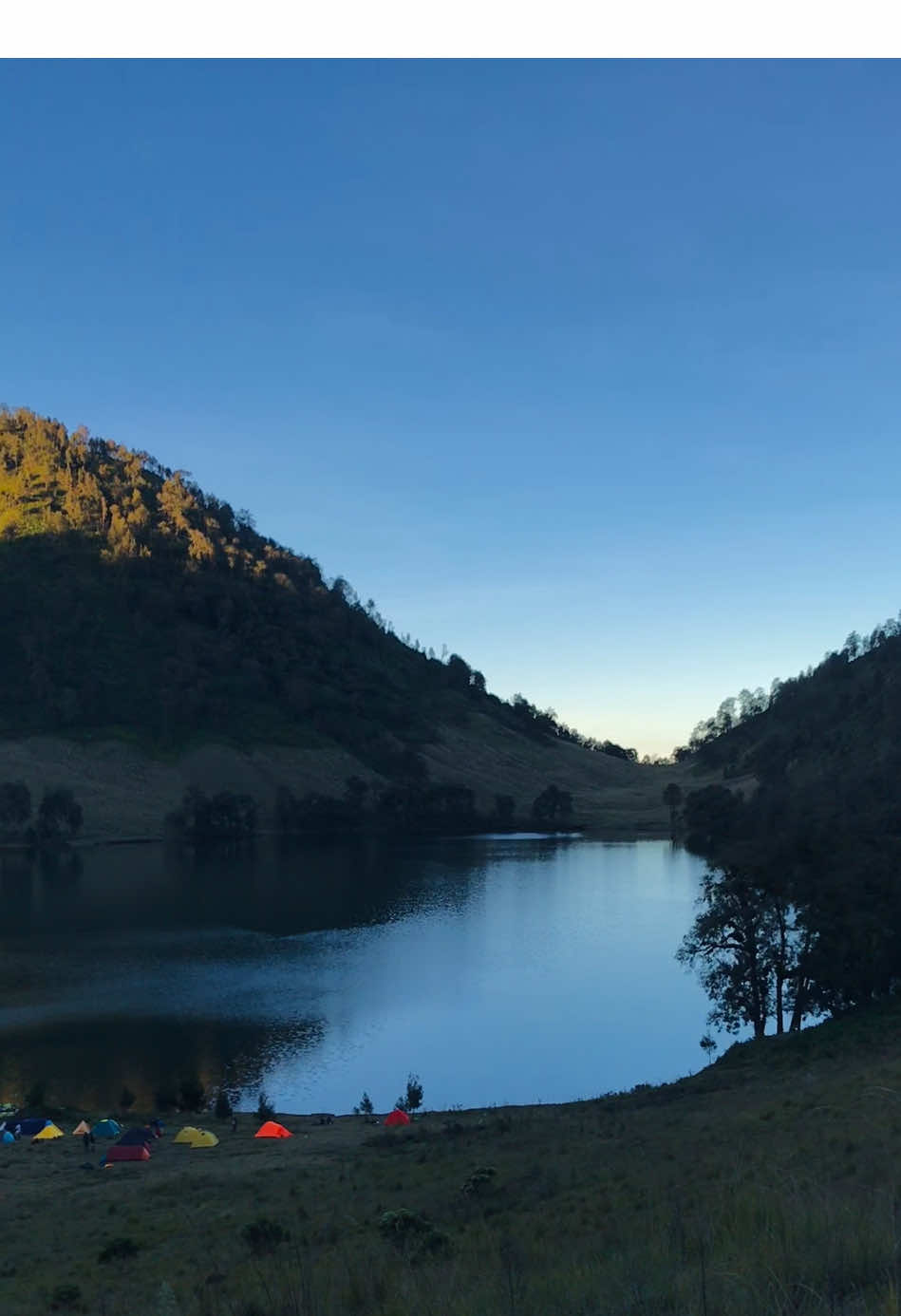 teman-teman, selamat datang di ranu kumbolo, surganya gunung semeru! #ranukumbolo #mahameru #semeru #gunung #lumajang #pendaki 