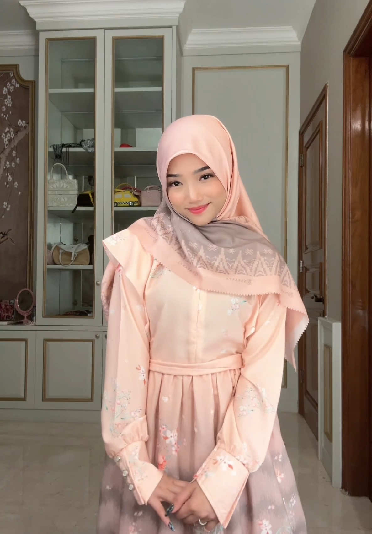 Yang nyari gamis viral fuji siapa nih? @Fujiiian thanks utiiii selalu cantik #fujian #sarimbit2025 #sarimbitnararya #SarimbitLebaran #gamisviralfuji #rekomendasibajulebaran #fuji 