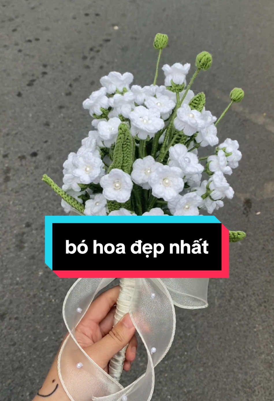 Nhất định đây là bó hoa và bài hát tui sẽ bật khi bước vào lễ đường 💐 #tiemlenhodo #moclentheoyeucau #handmadegifts #lenhandmade #quatanghandmade #hoalen #hoacuoihandmade #hoacuoimoclen 