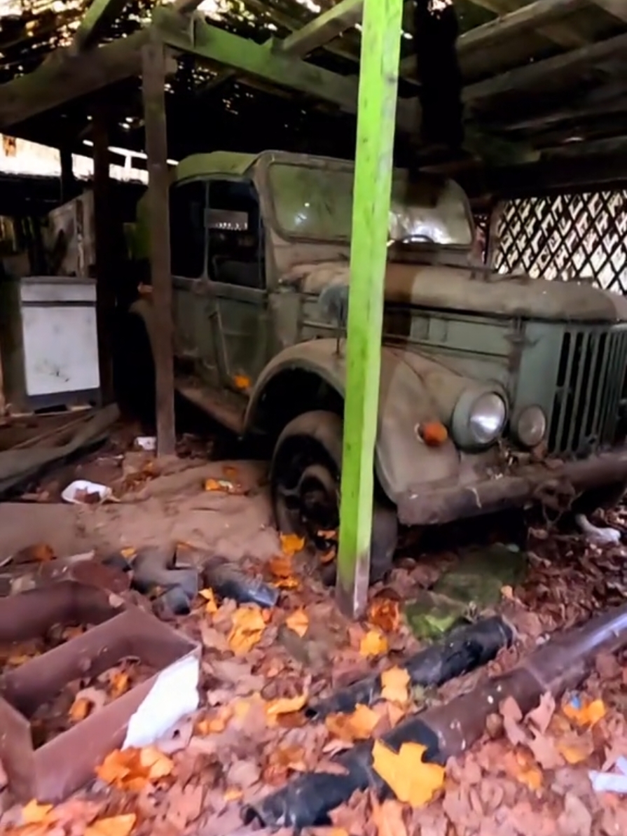 Das Haus des Oldtimer Sammlers und Militär Fanatikers #relictcrew  #Lostplaces   #lostplacesgermany #lostplacesphotos #lostplacesdeutschland #urbexphotography #urbexworld  #adventure_benschbob   #Urbex  #urbexfreunde  #urbexphoto #urbexliebe #urbexlove #lostplace #urbexcommunity  #verlasseneortedeutschland #verlasseneortegermany  #Oldtimer  Empfohlene Profile: @losturbexmap @letsurbex @p.i.x.a.t @urbex_sahra @adventure_lovers_sh @adventure_gisela @lostplace_chrissi @sonnenfetischistin  @urbex.alex._  @bunker_cattv  @bunker_cattv_tobi  @_einfach_lola_ @kimis_exploring @bunker_cattv_tobi  @bunker_cattv @helika_adventures @hubi_der_riese  @raya_mystic_girl  @_mistress_voodoo  @jninapscht  @leon_tahoe @the.end.of.light  @harzurbexer @urbexhero @sokys_world @elbkoeppetv @justin_zieb @ick_maja  @urbex.adventure.official  @leberkaesedestodes  @letsurbex  @exploringdivinity  @explojasmin_  @kaleun_13 @passion_for_lp @lost_place_real @UrbexAnja 