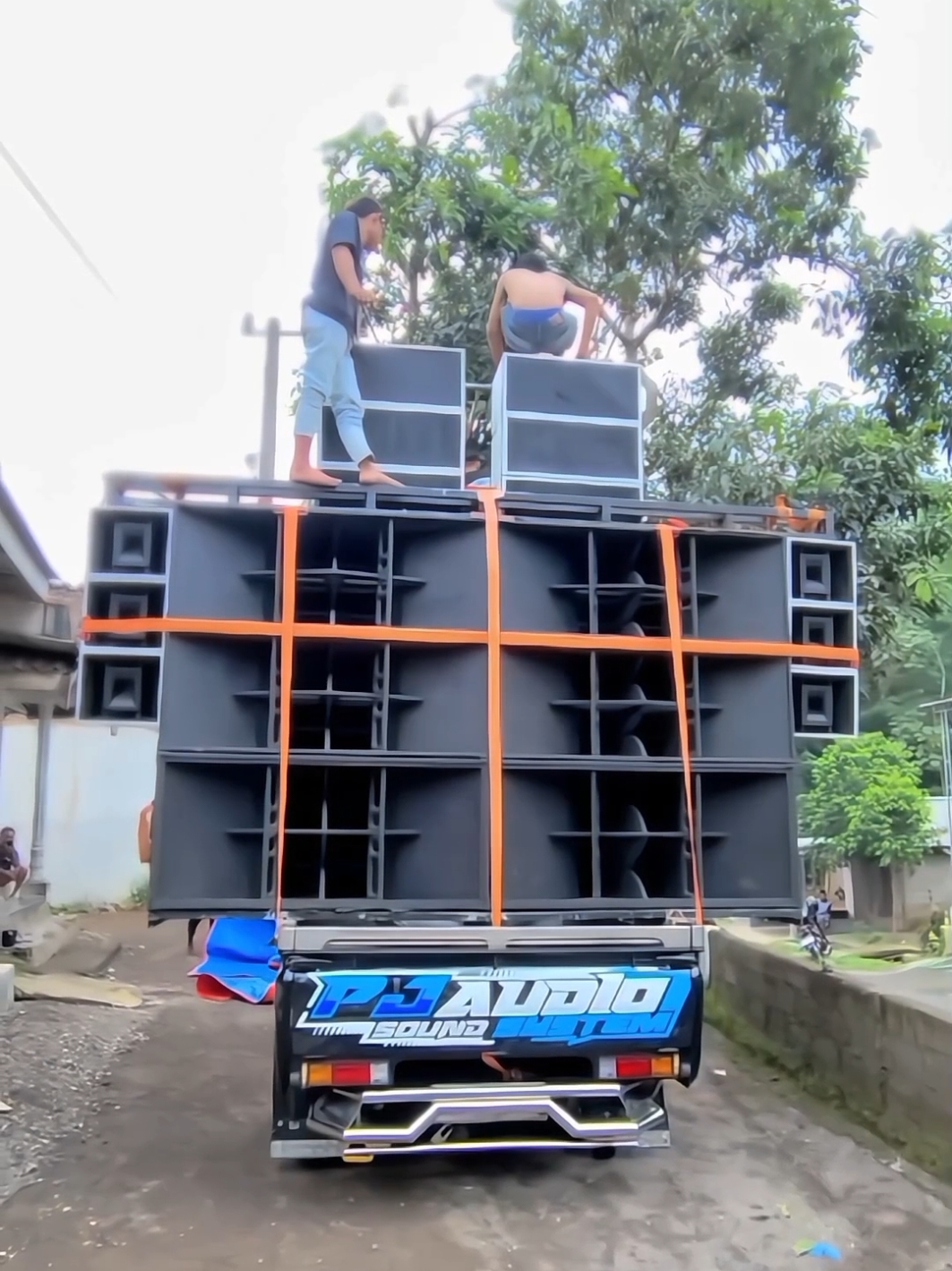 PJ AUDIO JEMBER YG TEAM 2 JUGA READY PERSIAPAN KARNAVAL DESA SEBANEN-KALISAT-JEMBER #pjaudiojember #soundjember #soundjawatimur #cinematicsoundsystem #fyp @OWNER PJ AUDIO @PJ AUDIO JEMBER @David PJ audio @CREW PJ AUDIO @NOVAL PJ AUDIO 