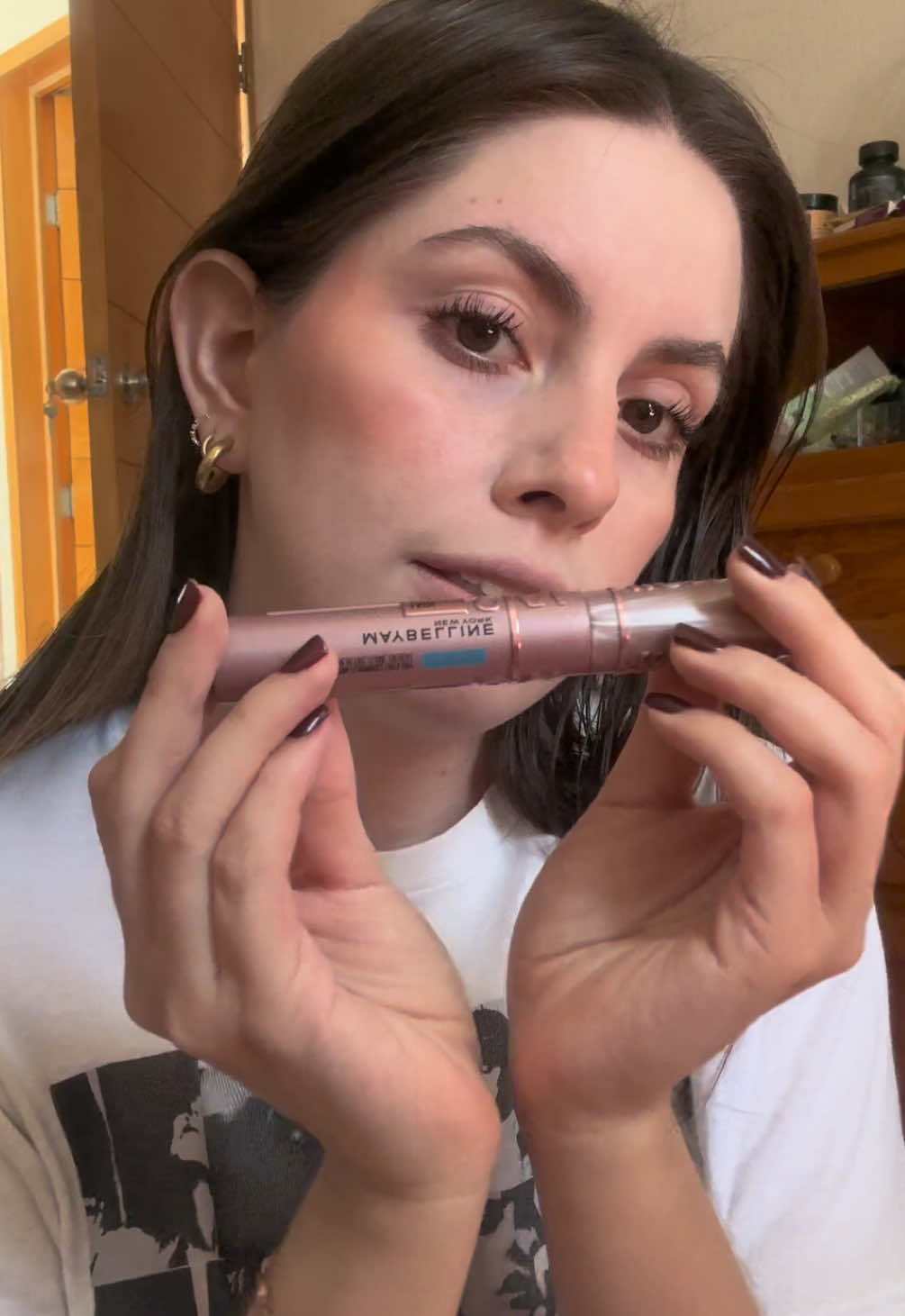 La verdad si las deja bien padre, solo es dificil de quitar 💧💧💧💧💧 paso la prueba de la lágrima jajaja   #maybelline #skyhighmascara #mascara #rimel #skyhigh #review #ugc 