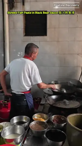 #chinesefood #stewed #fishpaste #blackbeanpaste For more info, visit #youtube #pristinediscovery (https://youtube.com/@pristinediscovery?sub_confirmation=1). Gerai Makanan Sai Kee 亞世飯檔 Address: Petaling Street, Kuala Lumpur City Centre, 50000 Kuala Lumpur, Federal Territory of Kuala Lumpur, behind Kong Wooi Fong Tea Merchant https://maps.app.goo.gl/SZrPG9PuZjXNWBKV6