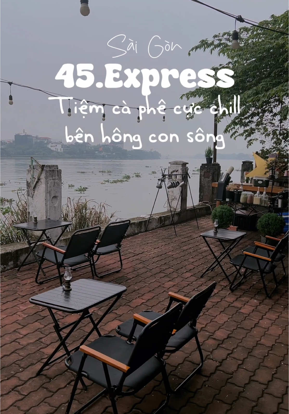 Tiệm cà phê mới mở nằm bên hông sông Sài Gòn cực chill và mát mẻ, nằm ẩn sâu trong hẻm nên rất yên tĩnh, ngồi ngắm sông chill lắm nhe! #45express #cafeviewsong #cafesaigon #reviewcafe #cafechill #cafechillsaigon #xuhuong #fyp 