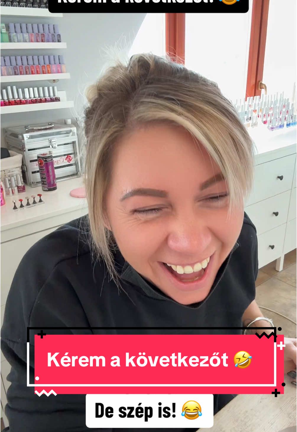 Karácsonyi hajtás 🤣 #foryou #fyp #foryoupage #tiktok #facebook #blonde #körmösvagyok #witcherysalon #nails #blondhair #dunaharaszti #poén #vicc #humor #😂 #funny #anyavagyok #anyavagyokésélvezem #szalon #szalonélet #körmösöknek #mutiakörmöd #life #napjaim #baszadkiforyouba #story #momlife #csakvicc #műköröm #géllakk 