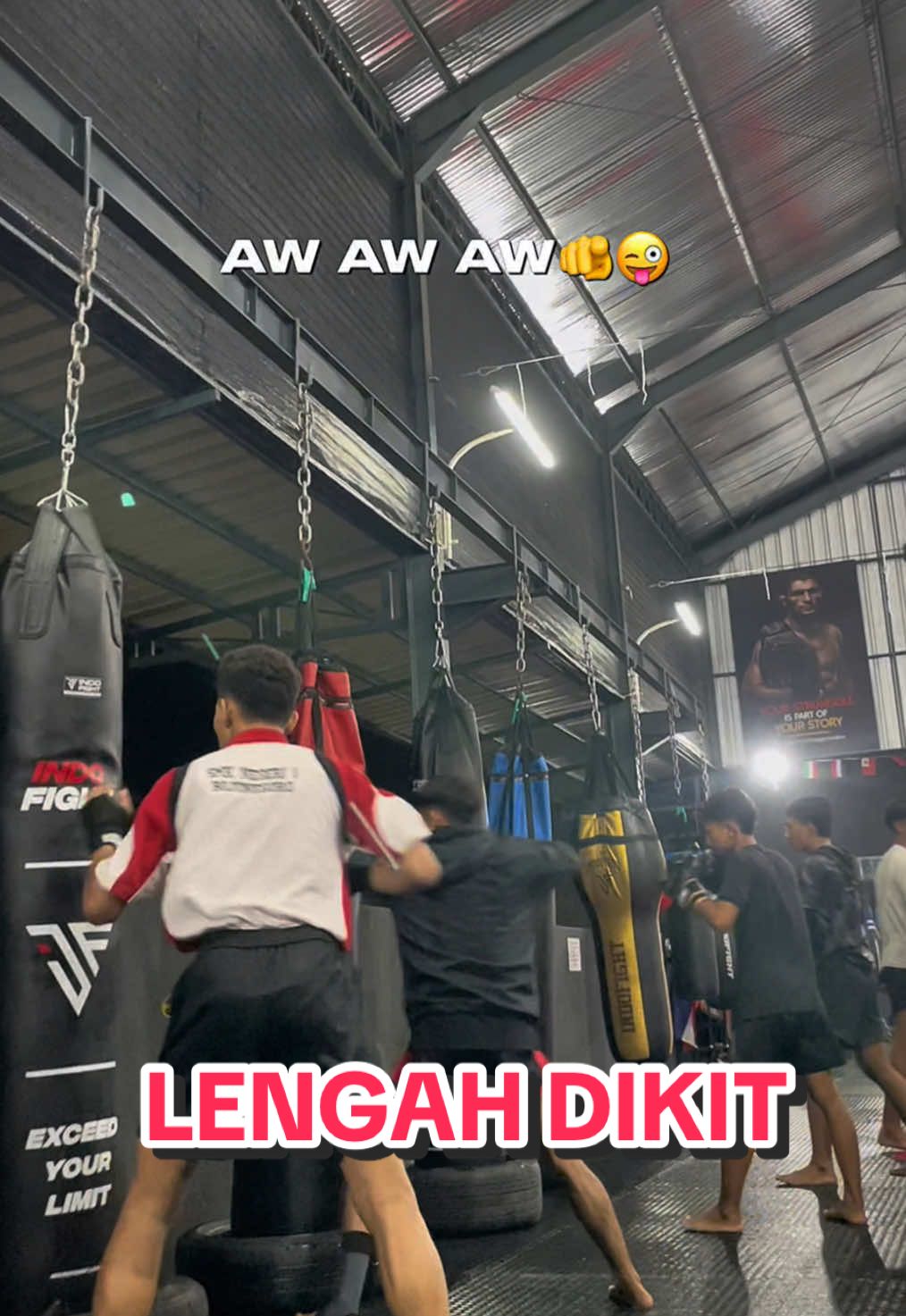 Lengah dikit dihibur pahlawan kesiangan😭🤣🫵🏻🫵🏻 •OPEN KEMEMBERAN• Info? hubungi no WA 0856-6899-6999 #sangsagamuaythaibojonegoro #sangsagafightcamp #muaythai #muaythaibojonegoro #sasanabojonegoro #sambobojonegoro #boxingbojonegoro #fyp #foryou #bojonegoro #tuban #lamongan #sports #combatsports #xybca 