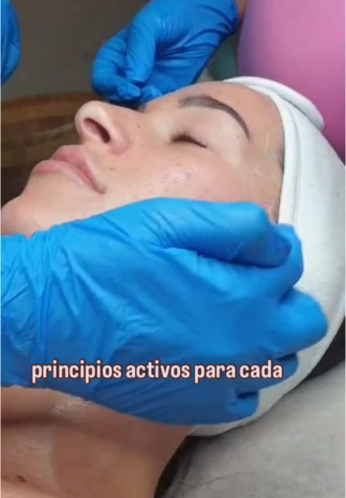 Quieres aprender sobre limpieza facial ?  ✅ productos  ✅ protocolo  ✅ diagnóstico facial  ✅ biotipos cutáneos  Tenemos el curso presencial en Alicante o Benidorm y también lo tenemos online para que accedas a el y puedas realizar tus clases a tu ritmo a cualquier momento del día. Pregúntame más por DM  #limpiezafacial #limpiezafacialprofunda #acne #diagnosticofacial 