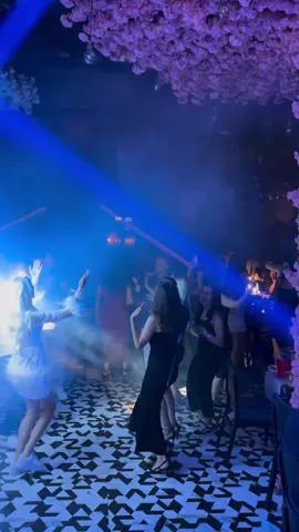 Yeni Nesilin EFSANESİ 💃 Yeni Nesil Efsane Meyhane ⚡🔥💃 ⚡Meyhane Kültürünü Yeniden Tanımlıyoruz. 🎧 Haftanın 7 günü tarzınızı yansıtan yeni nesil eğlence 💃 💃 19:30 - 01:30 saatleri arası eğlence 😍 📱 Rezervasyon İletişim : 0541 835 00 53 📍Taş ocağı caddesi 212 Avm Girişi Basın Ekspres\İstanbul #meyhane #yeninesilmeyhane #eğlence #efsanemeyhane #club #rakı #viski #muzik #yeninesileğlence #meze #dans #efsanemeyhane #darbuka #oryantal #melek #davul #djperformance #212avm