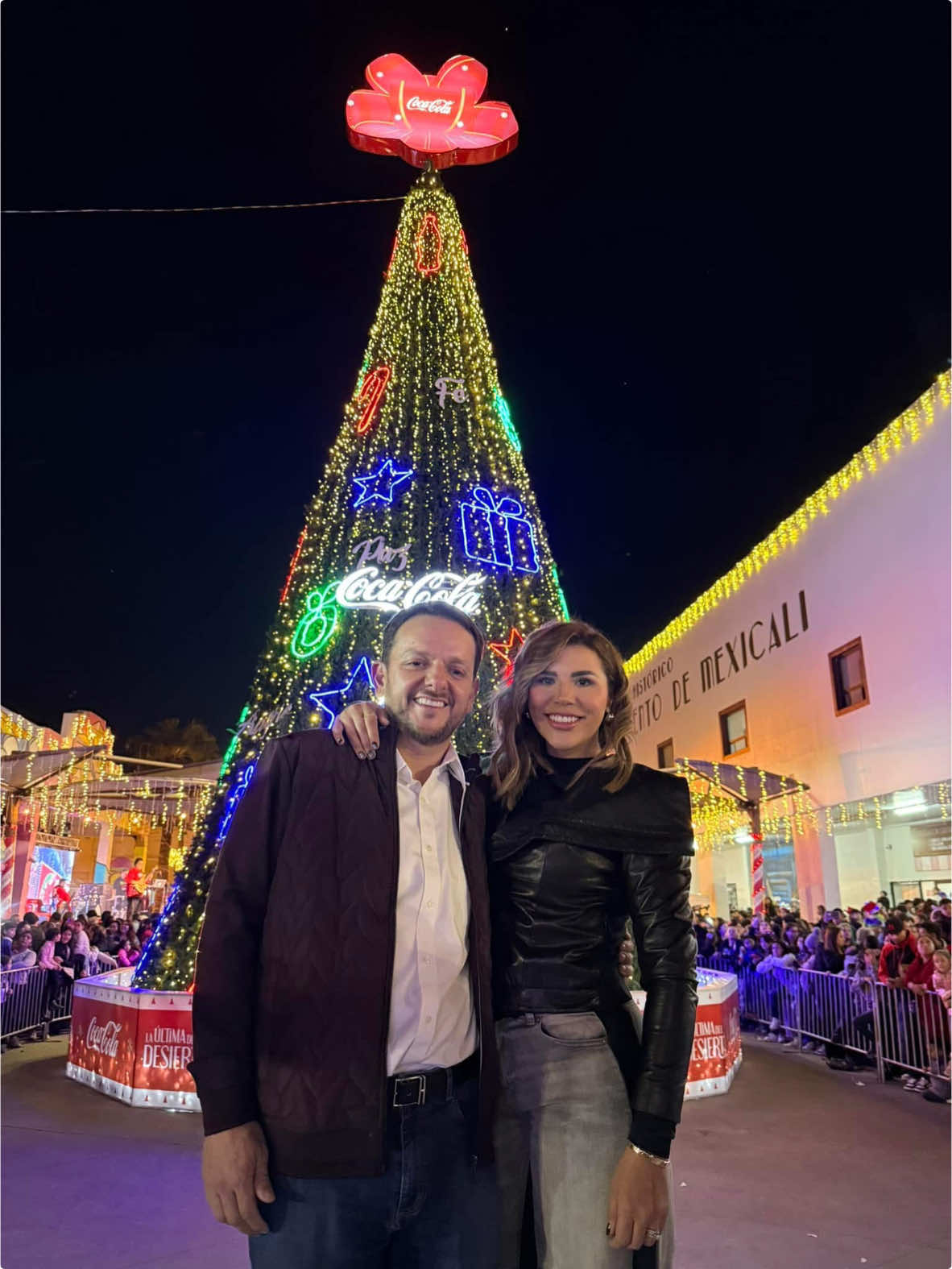 LLEGÓ LA NAVIDAD AL CENTRO HISTÓRICO DE MEXICALI con el encendido del arbolito navideño de Coca Cola.🎄🤩❤️