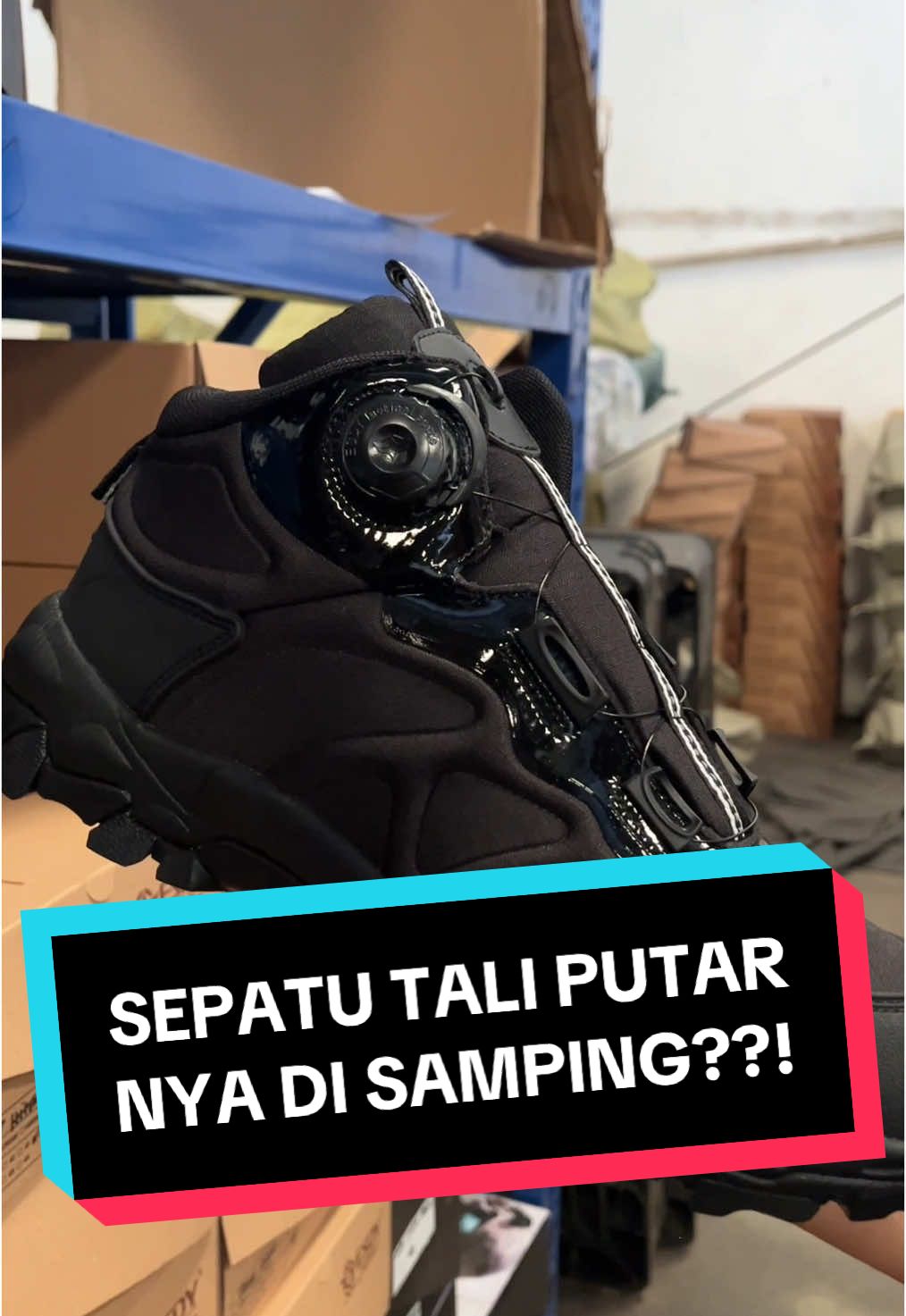 Membalas @Ipank Nih di tipe mid track dari Sepatu Esdy! Ada 3 pilihan warna bro sis ada warna hitam,cream, dan juga hijau! Cocok buat segala aktivitas outdoor kamu👊🏼 #sepatu #sepatulapangan #sepatutactical #sepatuesdy #sepatutaliputar #sepatumurah #sepatuoutdoor #sepatuhiking #fyp #xybca 