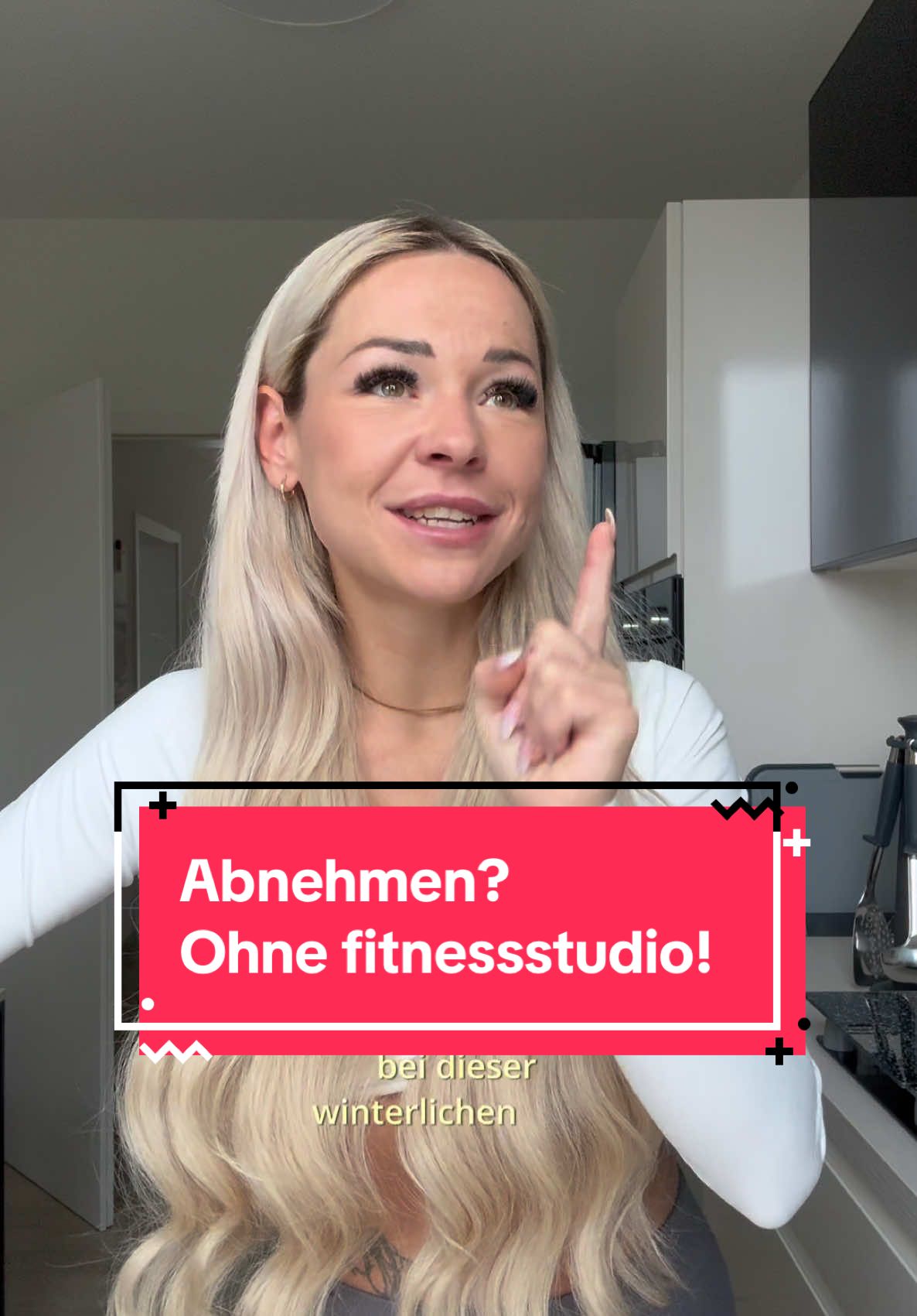 Du musst deine Zeit NICHT in einem Fitnessstudio verbringen um abzunehmen! Ich habe meine ersten 10 Kilo auch mit einem Defizit und Home Workouts verloren! 🙏 Ich zeige dir wie es geht & gemeinsam mit meinem Team erreichen wir dein Ziel. Melde dich gerne für ein unverbindliches Erstgespräch auf meiner Webseite an! 🤍  ➡️ den link findest du in meiner Bio 😮‍💨  •  #balance #keinverzicht #abnehmen #rezepte #rezept #ernährung #food #gewichthalten #gym #sport #training #coach #coaching #selbstliebe