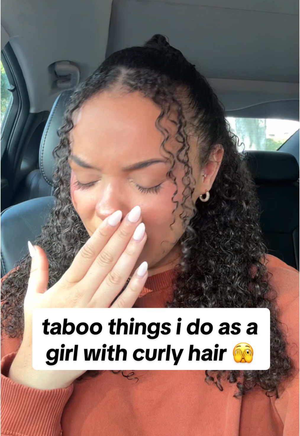 some taboo things i do as a curly haired girl… 🫣 someone plz tell me that im not alone in this lol #curlyhairtok #curlyhair #naturalhair #3chair #3c #curlygirlproblems #curlyhairprobs 