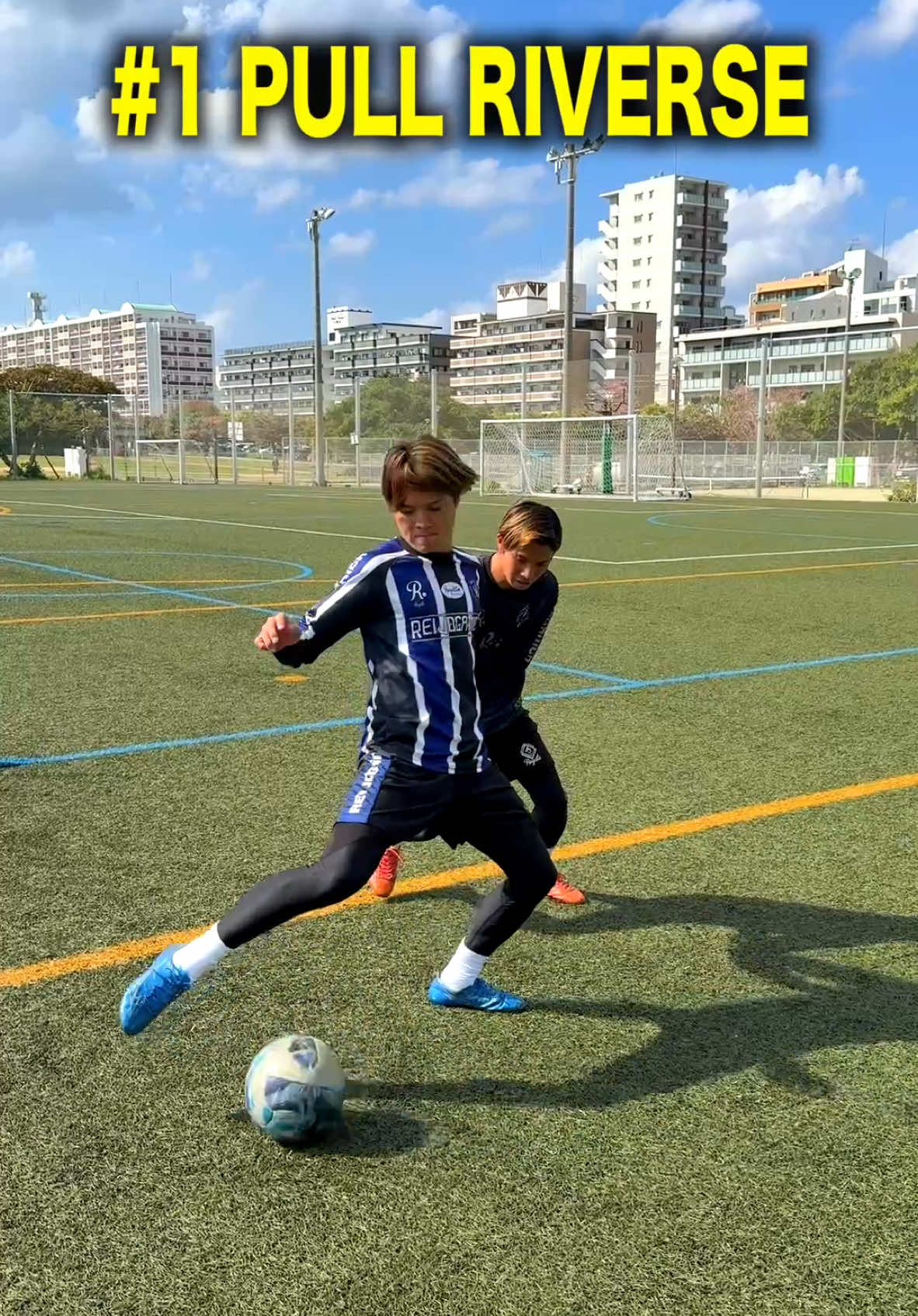 Useful 2 Skills when the defense is behind you😎 #football #Soccer #footballskills #soccerskills #REGATEドリブル塾 #レガテドリブル塾 #サッカースクール #サッカー