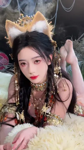 捡到一只猫，谁需要领养的 #逆水寒手游 #灼金猫影