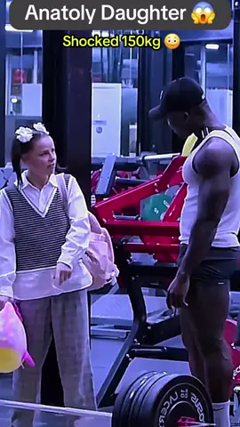 Anatoly Daughter Lifting 150kg Weight Shocked Big Gym Man 😂🤣 #frank #anatolyprank #anatolyprank #gym #fyp #Fitness #bucket #32kgmoop 