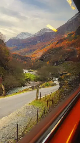 #TheFlåmRailway The Flåm Railway, Flåmsbana in Norwegian, is the most beautiful train journeys. #loveautumnscenery #stunningviews #amazing 