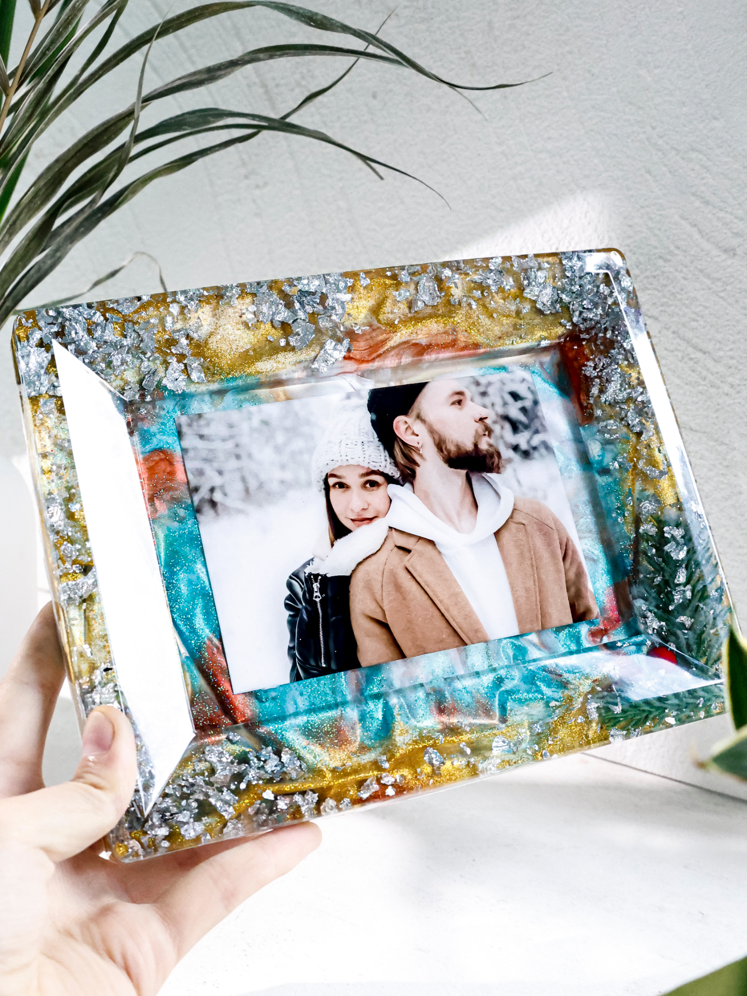 This is not just a photo frame; it's a vessel for your stories ✨#DIY #epoxyresin #resinart #gift #resincrafts #ArtisticCreativity #WarmMemories