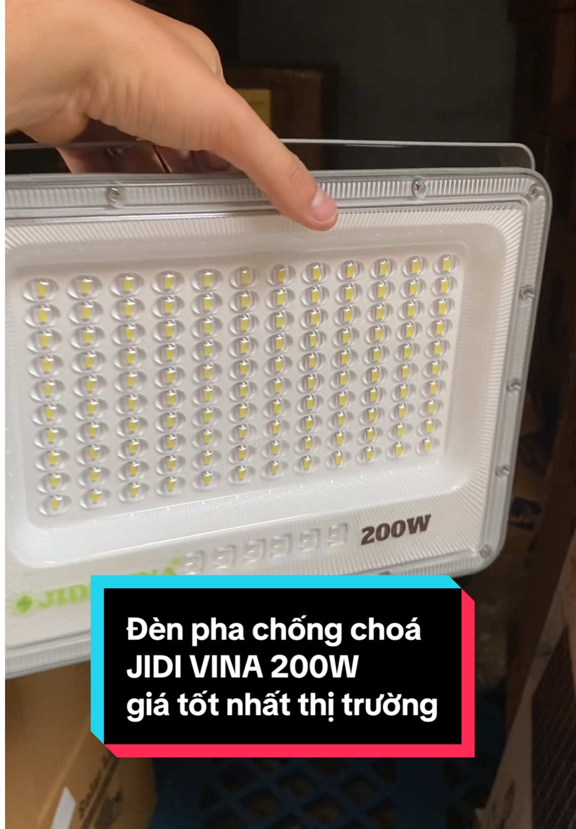 Đèn pha 200W JIDI VINA năng lượng mặt trời giá rẻ nhất thị trường chỉ có tại NIKOWA.