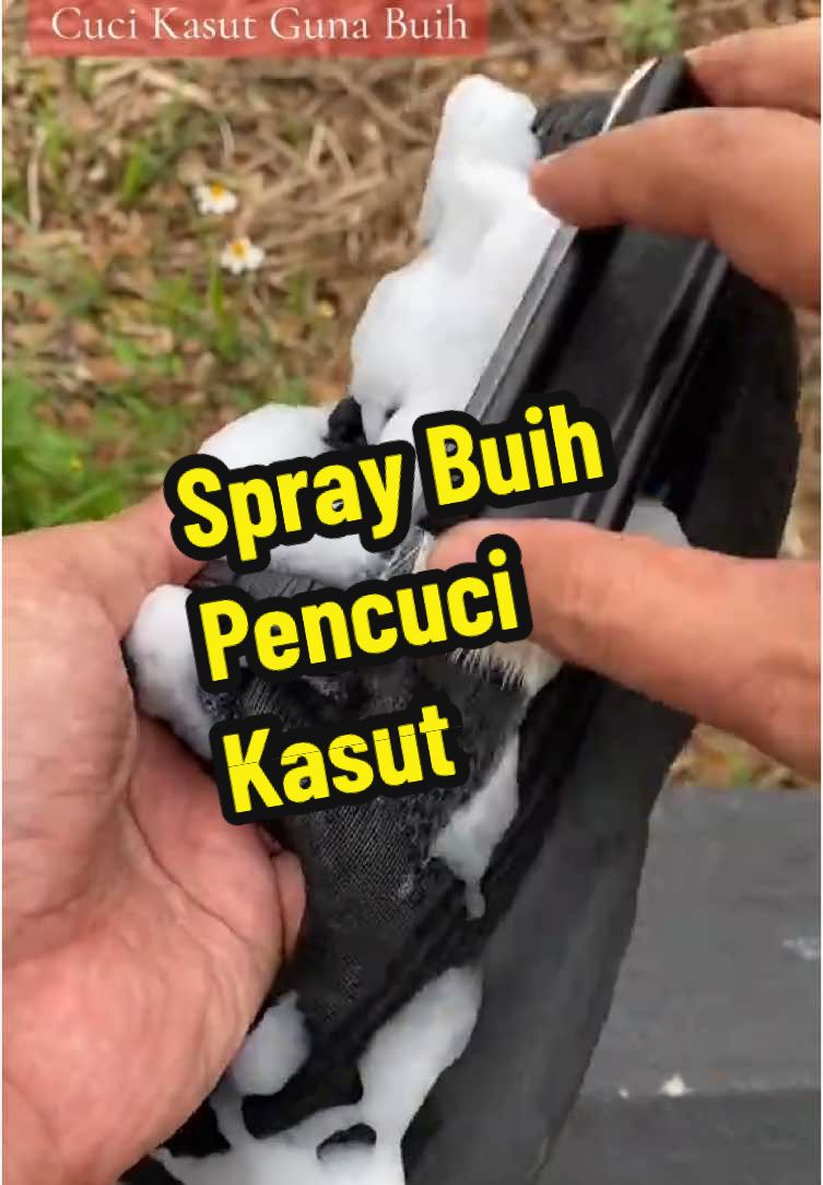 Cuci kasut semudah ABC dan sepantas 2 minit. #cuci #buih #kasut #sabun #spray #sprayfoam 