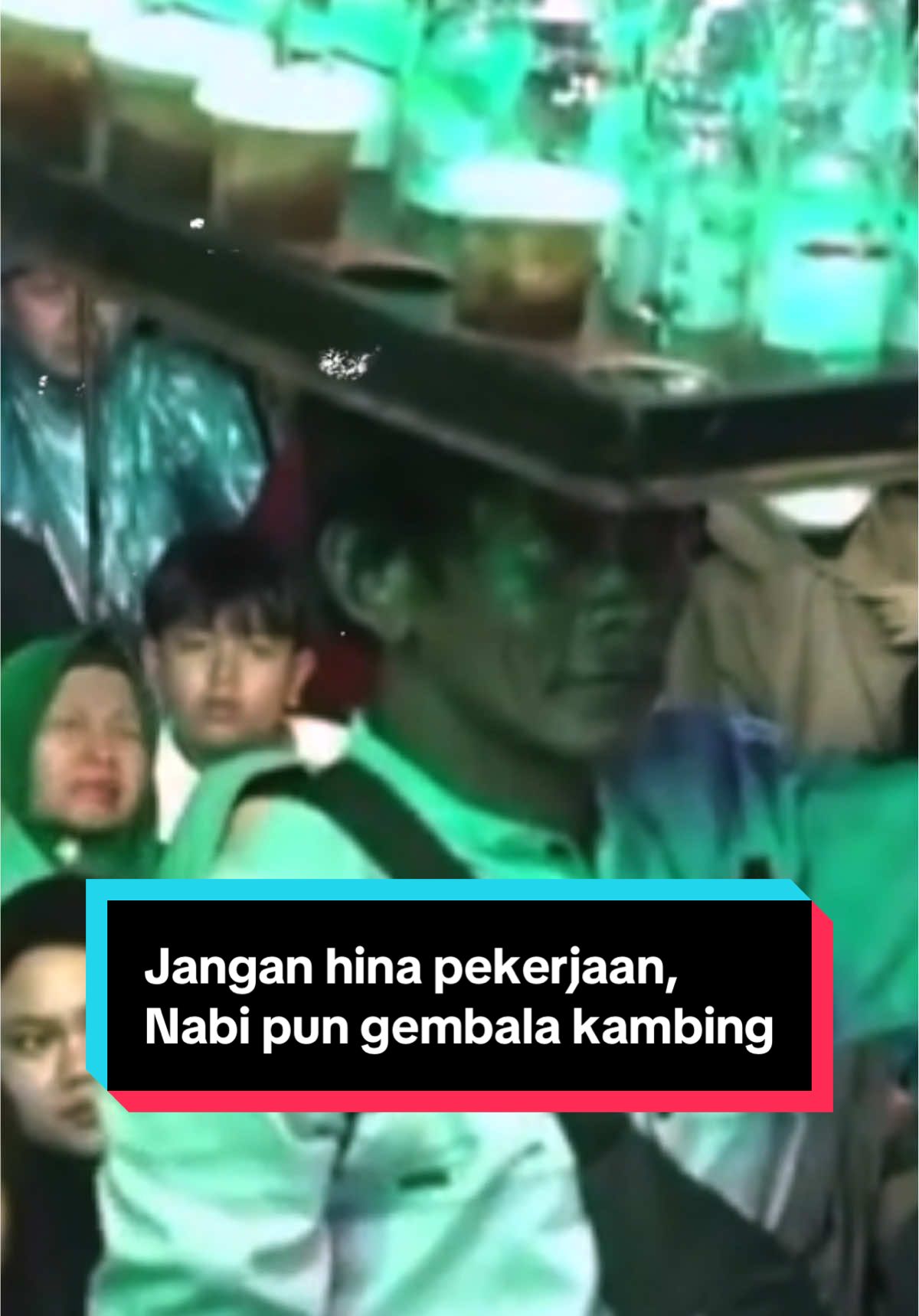 Jangan pernah menghina pekerjaan orang lain, Rasulullah pun pernah mengembala kambing.