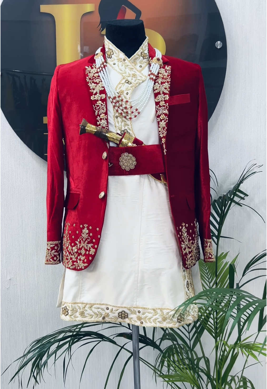 ❤️🤵#kbfashionstudio #foryoupage #nepaligroomset #dauraset 