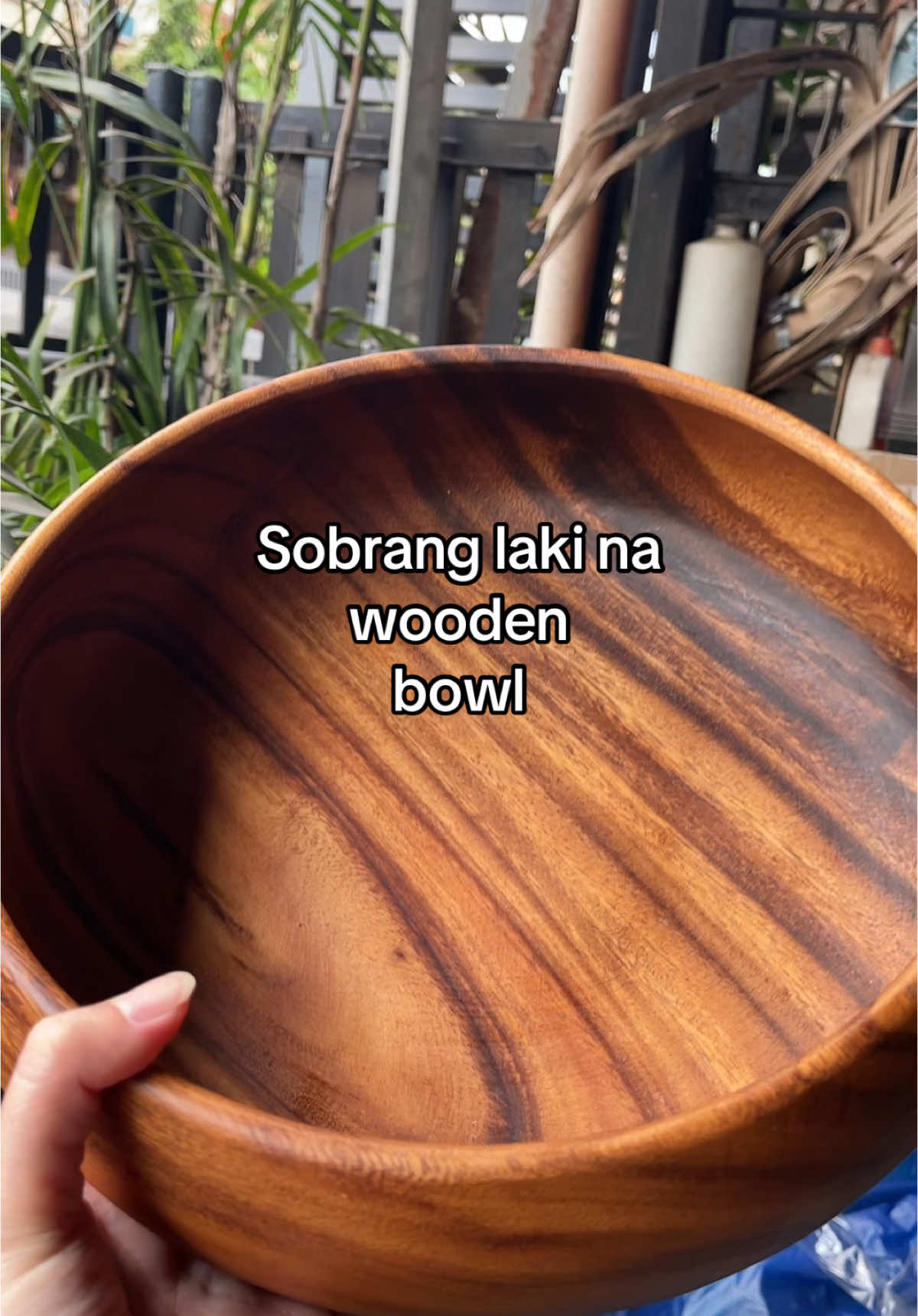 Size 11x4 Calabas Salad Bowl made of acacia wood