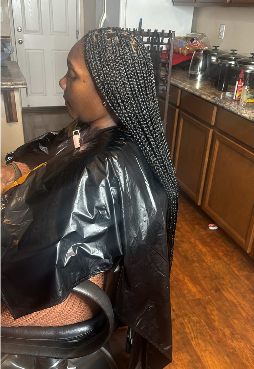 How Neat Are Your Knotless ?   #braids #braider #braidtok #braidersontiktok #malebraider #malehairstylist #hair #knotlessbraids #feedinbraids #boxbraids #blackownedbusiness #blessedhands #healthyhair #victorvillehairstylist #lahairstylist #iehairstylist #explorepage✨ #explorer #fy #fypシ゚viral #fypage #fyppppppppppppppppppppppp 