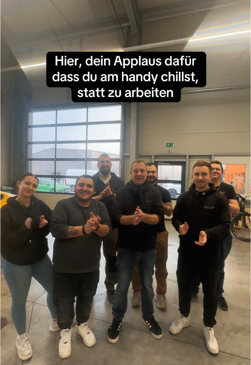 Erwischt🤔👀 #fineart #folie #folientechnik #car #carwraps #chef #cheflife #unternehmer #officelife #fun #funnyboss #company #officehumor #officefun #büro #büroalltag #werkstattleben #workhumor #funnyoffice #tiktokcomedy #fy #fyp 