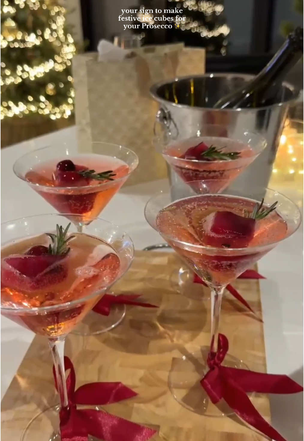 the easiest way to make your Prosecco look festive and cute  #christmas #christmashosting #christmascocktails #christmastiktok #hosting #cocktails #hostingtips #prosecco #festive #girlsnight 