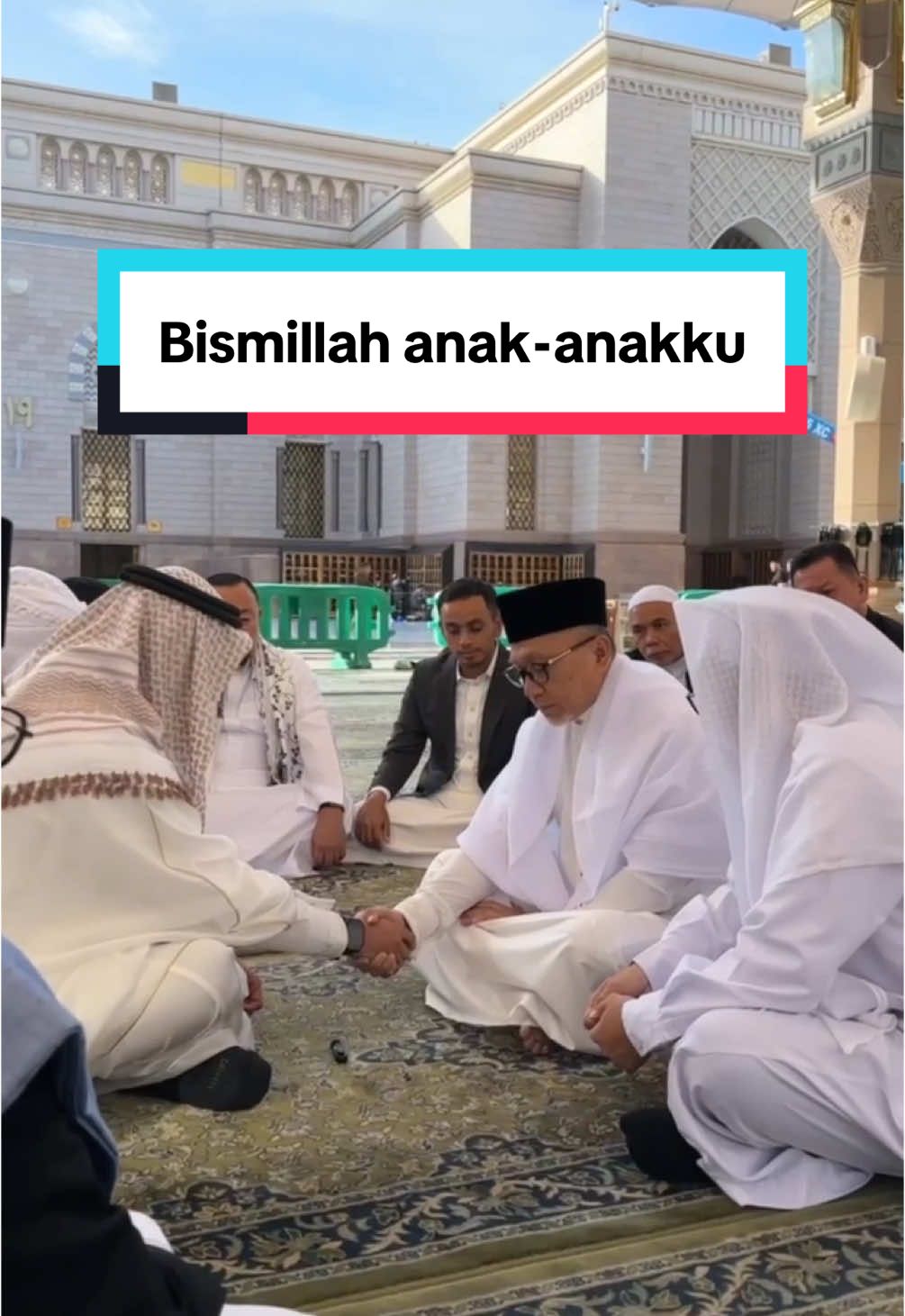 Ku doakan selalu yang terbaik untukmu, Anakku. #makkah #madinah #tanahsuci #akad #umrah #masjidilharam #zulkiflihasan #putrizulkiflihasan #putrizulhas #zumizola 