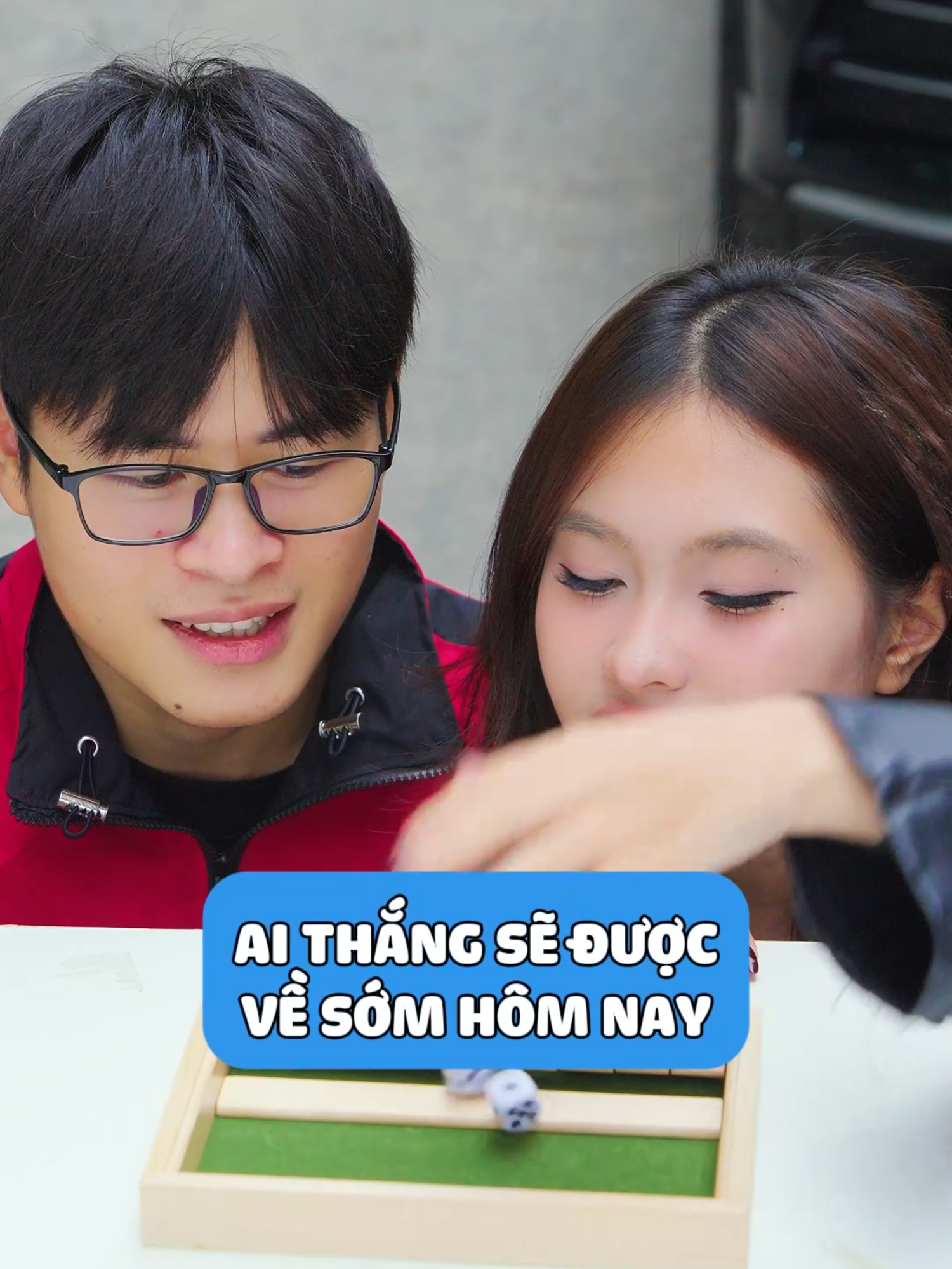 Ai thắng sẽ được tan làm sớm nhé hehe. #otanetwork #otachallenge #lancertalents #challenge #thuthach #funny #GamingOnTikTok #teamwork #boardgame #boardgames #giaitri