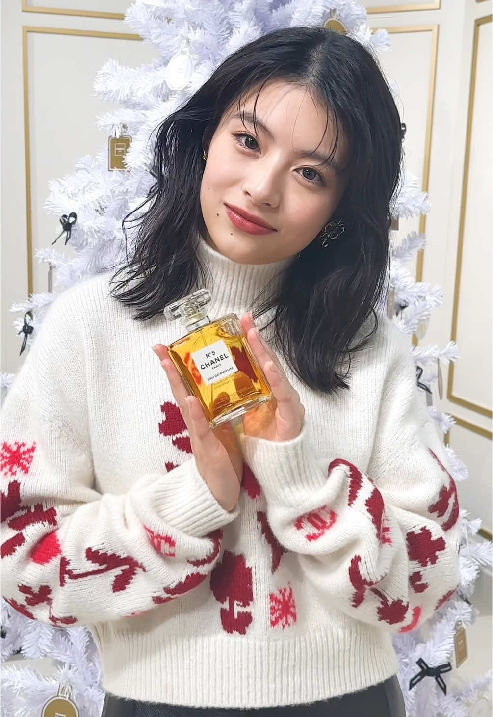 #シャネル のホリデースペシャルイベントに#出口夏希  さん来場❄️✨ 「シャネル（CHANEL）」が、ホリデーの世界観を体感できるスペシャルイベント「シャネル ウィンターテイル」を12月6日から18日まで原宿・ヨドバシJ6ビルディングで開催されます❄️ #美容 #ヴォーチェ #CHANEL 