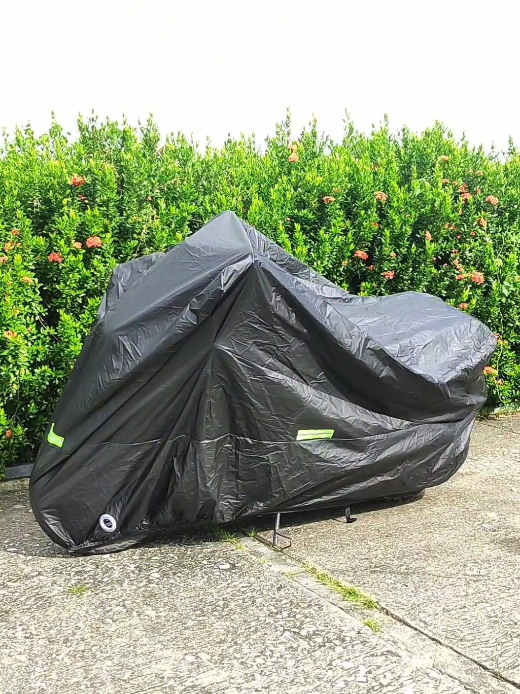 Always protected ang motor kahit ano pang weather with 𝗛𝗢𝗧𝗦𝗣𝗘𝗘𝗗 𝟯 𝗟𝗮𝘆𝗲𝗿 𝗠𝗼𝘁𝗼𝗿𝗰𝘆𝗰𝗹𝗲 𝗖𝗼𝘃𝗲𝗿! Hindi na kailangang mag-worry sa araw, ulan, o alikabok pati na rin sa cat-scratch at animal urine. May kasamang pang storage bag kaya hassle free dalhin at gamitin.  𝘊𝘩𝘦𝘤𝘬𝘰𝘶𝘵 𝘮𝘰 𝘯𝘢 𝘳𝘪𝘯, 𝘭𝘪𝘯𝘬 𝘪𝘴 𝘪𝘯 𝘵𝘩𝘦 𝘺𝘦𝘭𝘭𝘰𝘸 𝘣𝘢𝘴𝘬𝘦𝘵. @hotspeedph  #motorcyclecover #waterproofmotorcyclecover #waterproofcover #waterproofcoverformotorcycle #hotspeedmotorcyclecover #hotspeed #hotspeedph #nateyyynate 
