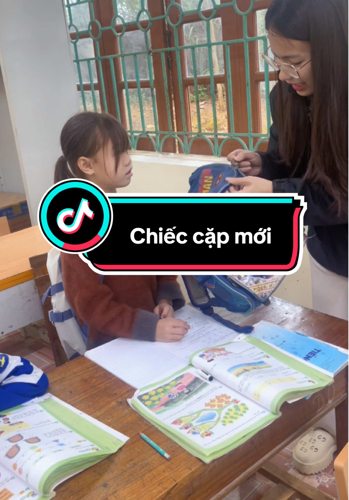 Chiếc cặp mới cho em #cogiaothuhoai 