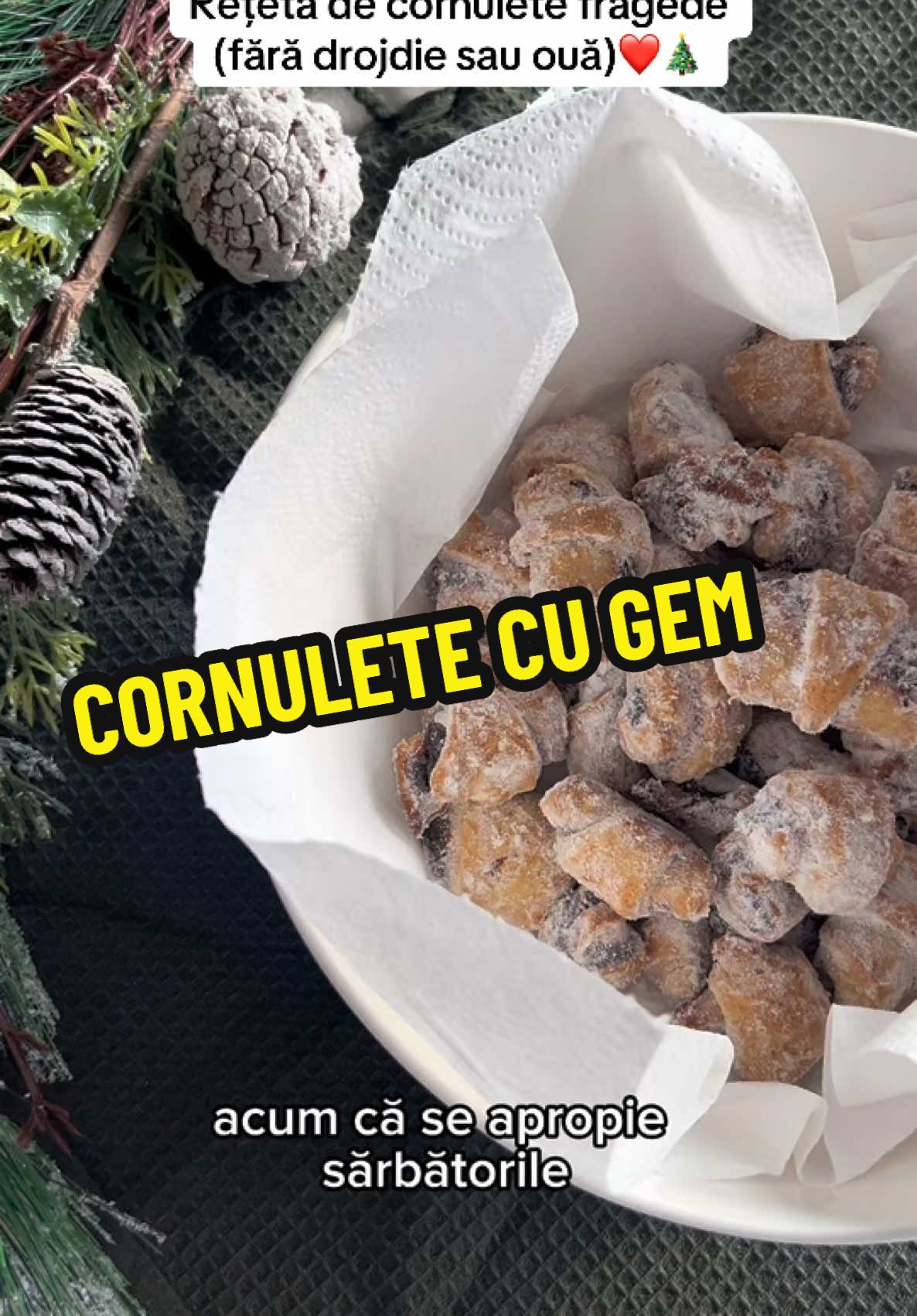 Fiecare Craciun aduce cu el aceste cornulete cu gem sau cu nuca. Eu le ador si as putea sa le mananc pe toate singura. 🤭 Am vrut sa fac o reteta ceva mai simpla, fără drojdie sau smântâna. Initial am fost sceptica dar rezultatul este excelent. Va recomand si voua sa incercati reteta si sa îmi spuneti parerea voastra! 🎄INGREDIENTE: 200 gr unt rece 50 gr miere  un praf de sare  jumatate de praf de copt  esenta de vanilie aprox 200-300 gr de faina( pana ce se obtine un aluat ca in video) ->20 min la 180 de grade Pofta buna!🎄🙏 #retetesimple #reteterapide #craciun #mancare #desert #romania 