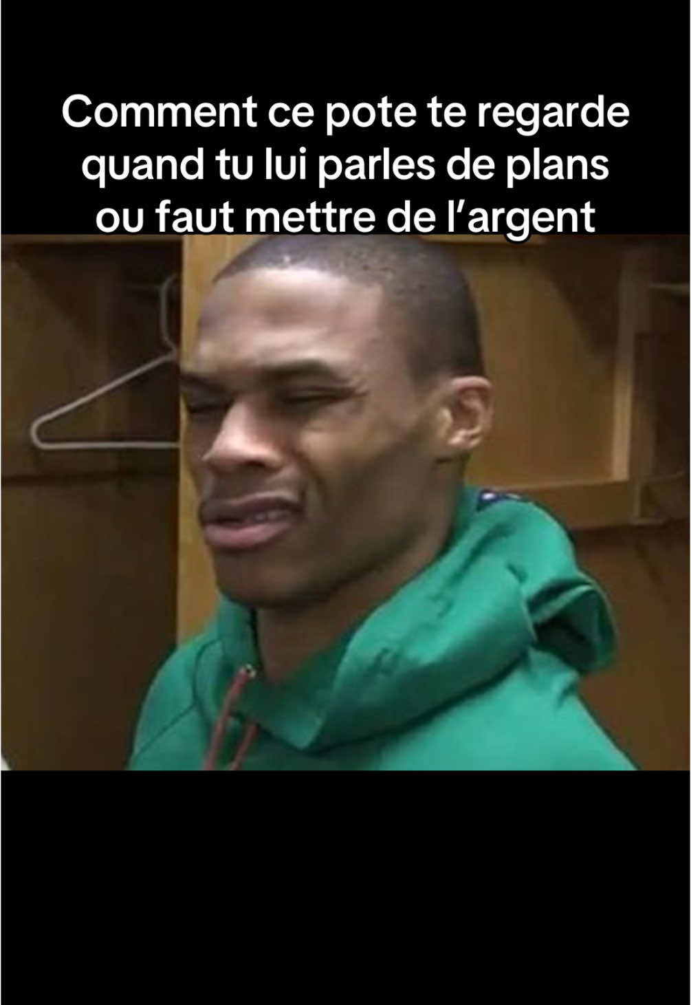 Des regards noirs ont dirait c’est toi le problème